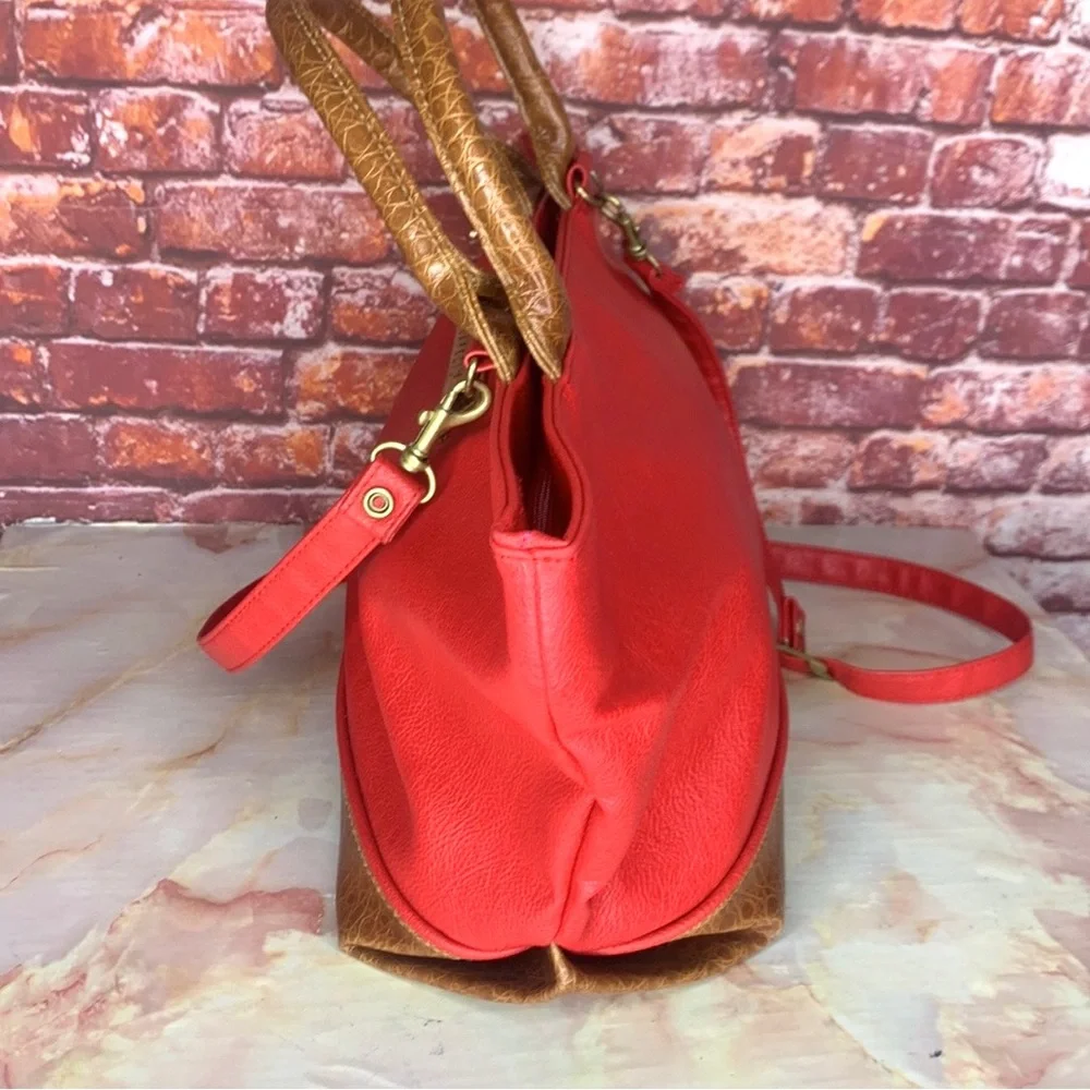 Vintage Y2K Capezio Cherry Red Large Convertible Crossbody Bag - Picture 6 of 12